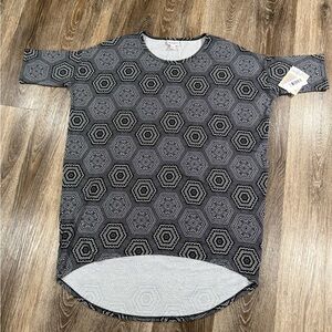 Lularoe Irma Blouse Geometic Black & White SzXS NEW Minimalist Hi-Lo Tunic Y2K